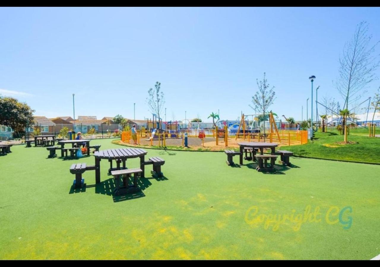 Mp768 - Camber Sands Holiday Park - Huge Lodge - Small Dog Friendly - Sleeps 8 Luaran gambar